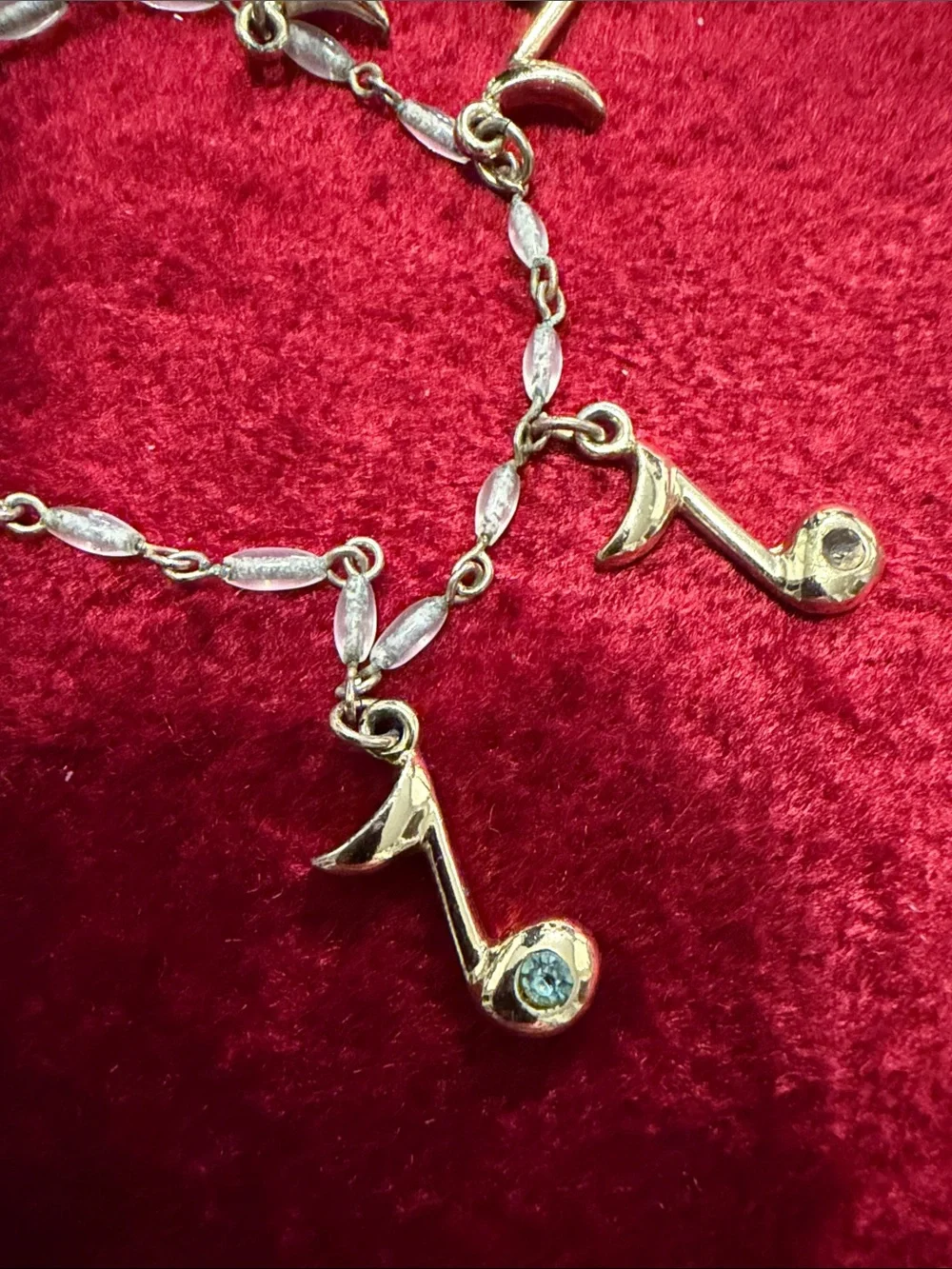 Vintage Gold-Tone Musical Note Charm Bracelet wColored Stones 7” good condition